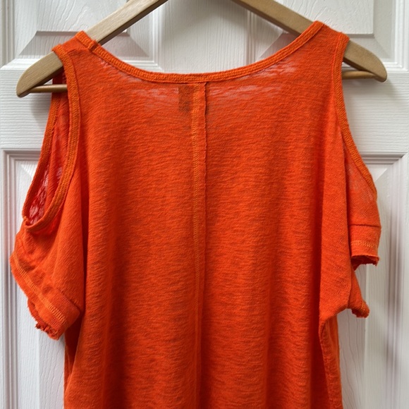 Bobeau Cold Shoulder Top - Picture 6 of 13